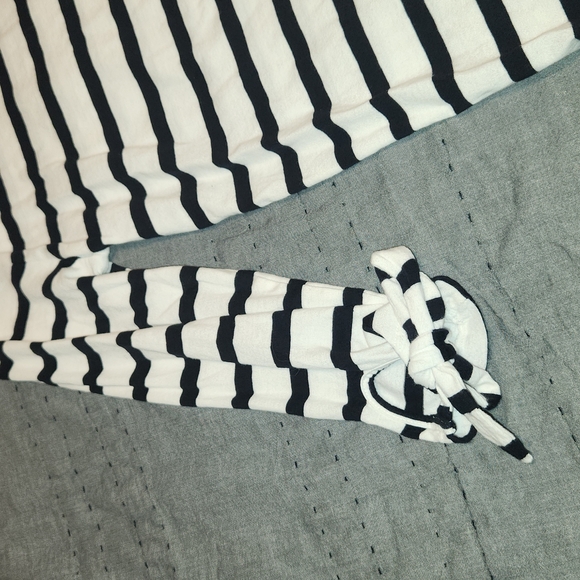 Old navy stripped tee - Picture 2 of 4